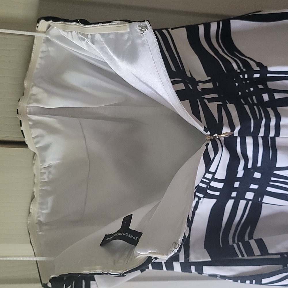 Express design studio tubetop dress w/ functional pockets Silky and soft inside - Picture 5 of 6